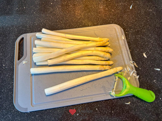 Asperges schillen