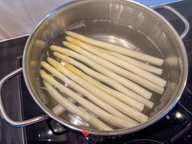Asperges koken