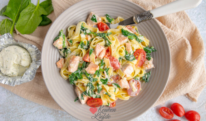 Pasta met zalm, spinazie en Boursin