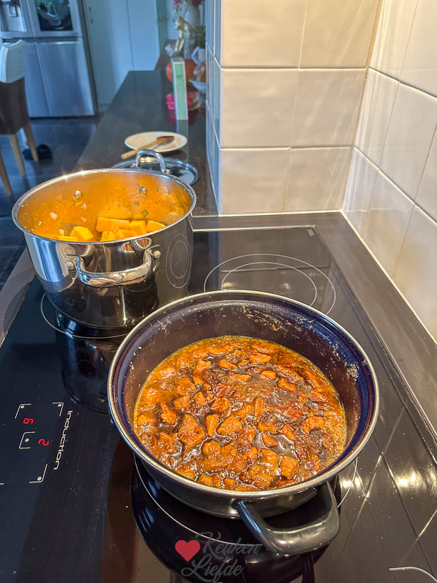 Pompoensoep en babi ketjap maken
