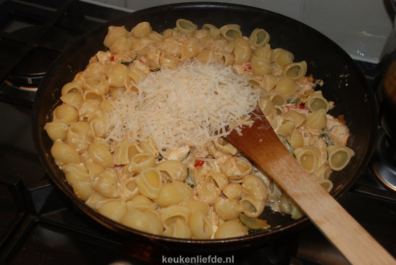 pasta met spekjes en courgette