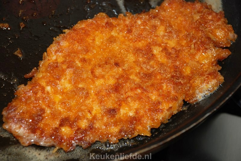 Kipschnitzel in krokant Parmezaanjasje