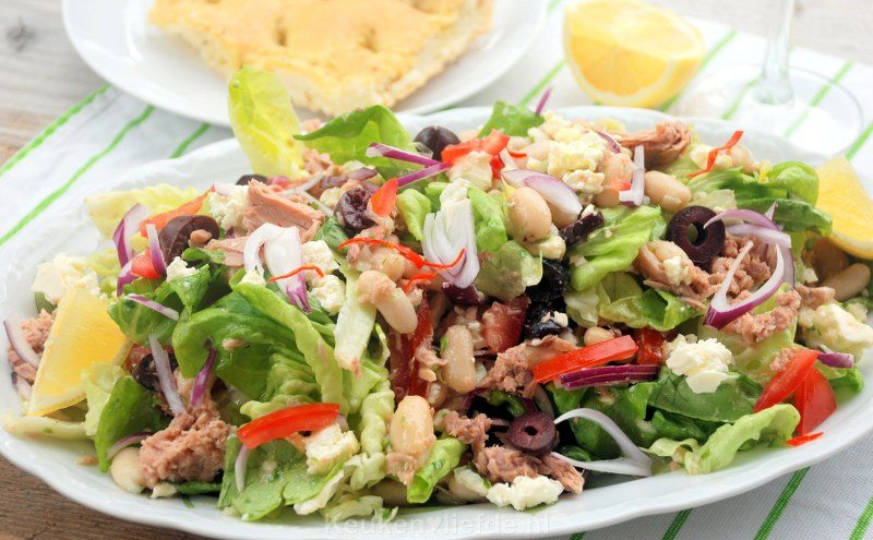 Salade met witte bonen en tonijn