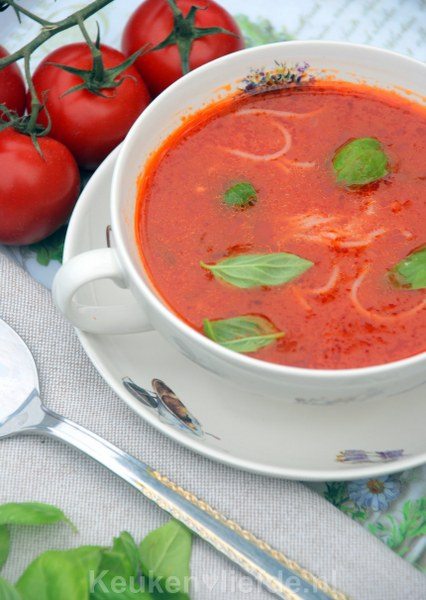 Simpele tomatensoep met vermicelli