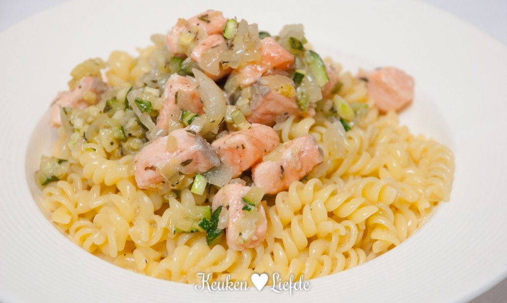 Fusilli carbonara met zalm-courgettesaus - Keuken♥Liefde