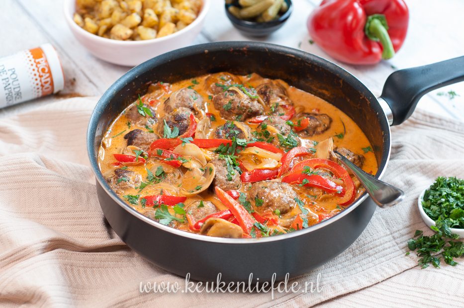 Stroganoff-pannetje met gehaktballetjes