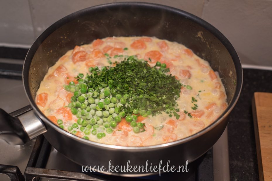Rösti-ovenschotel met vis en wortel