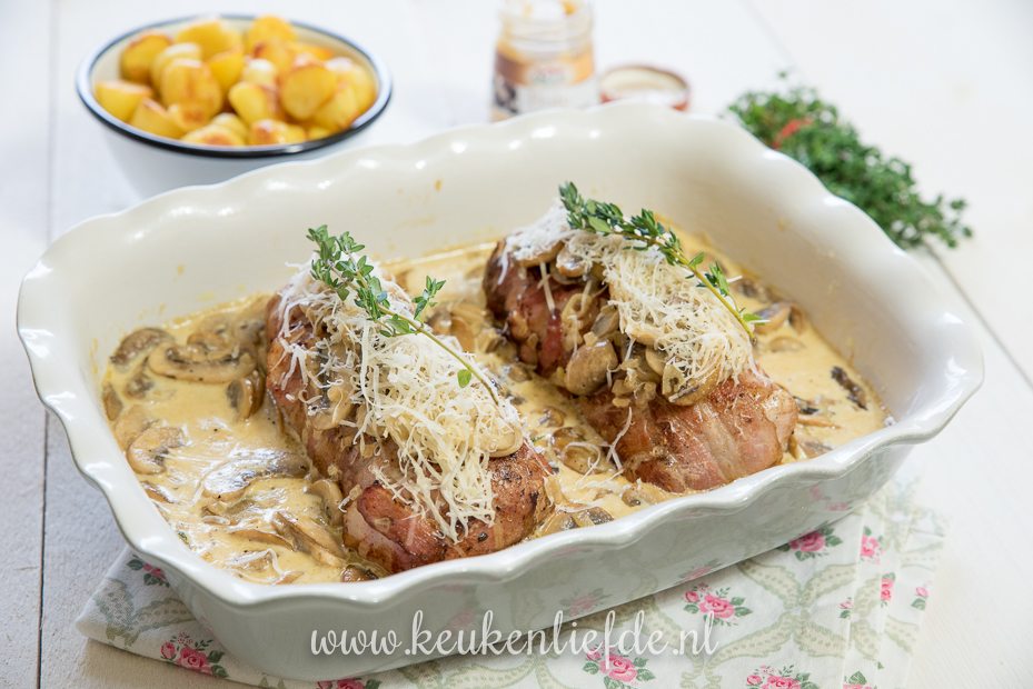 Verstenen ondergronds Kinematica Varkenshaas uit de oven met truffelpesto, spek en champignonsaus |  Keukenliefde