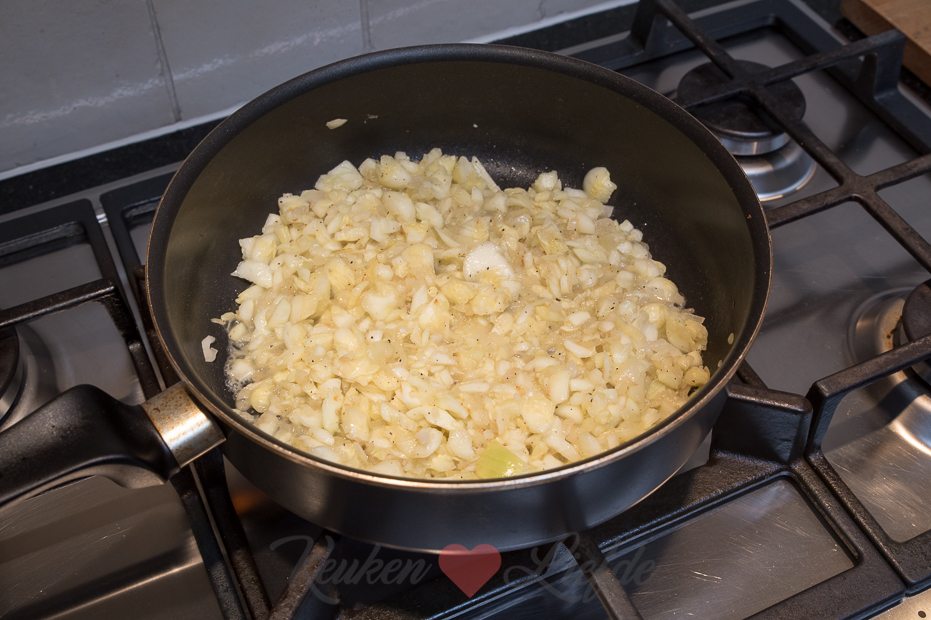 Gevulde bolcourgette met couscous en feta