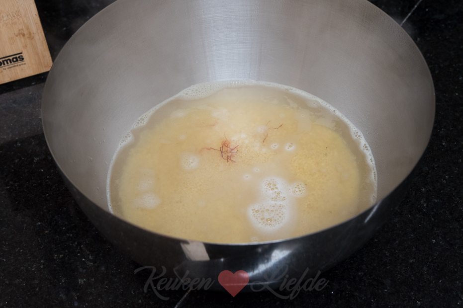 Gevulde bolcourgette met couscous en feta