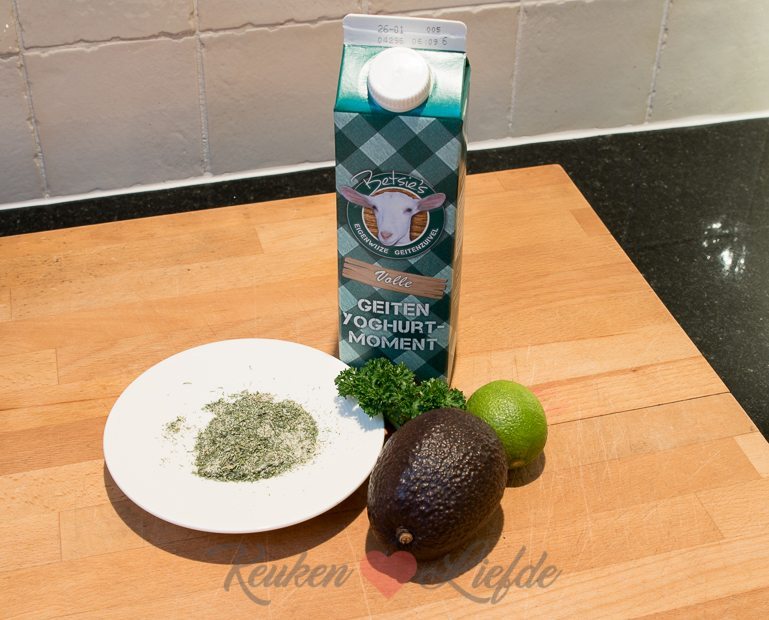 Yoghurt-avocadodressing