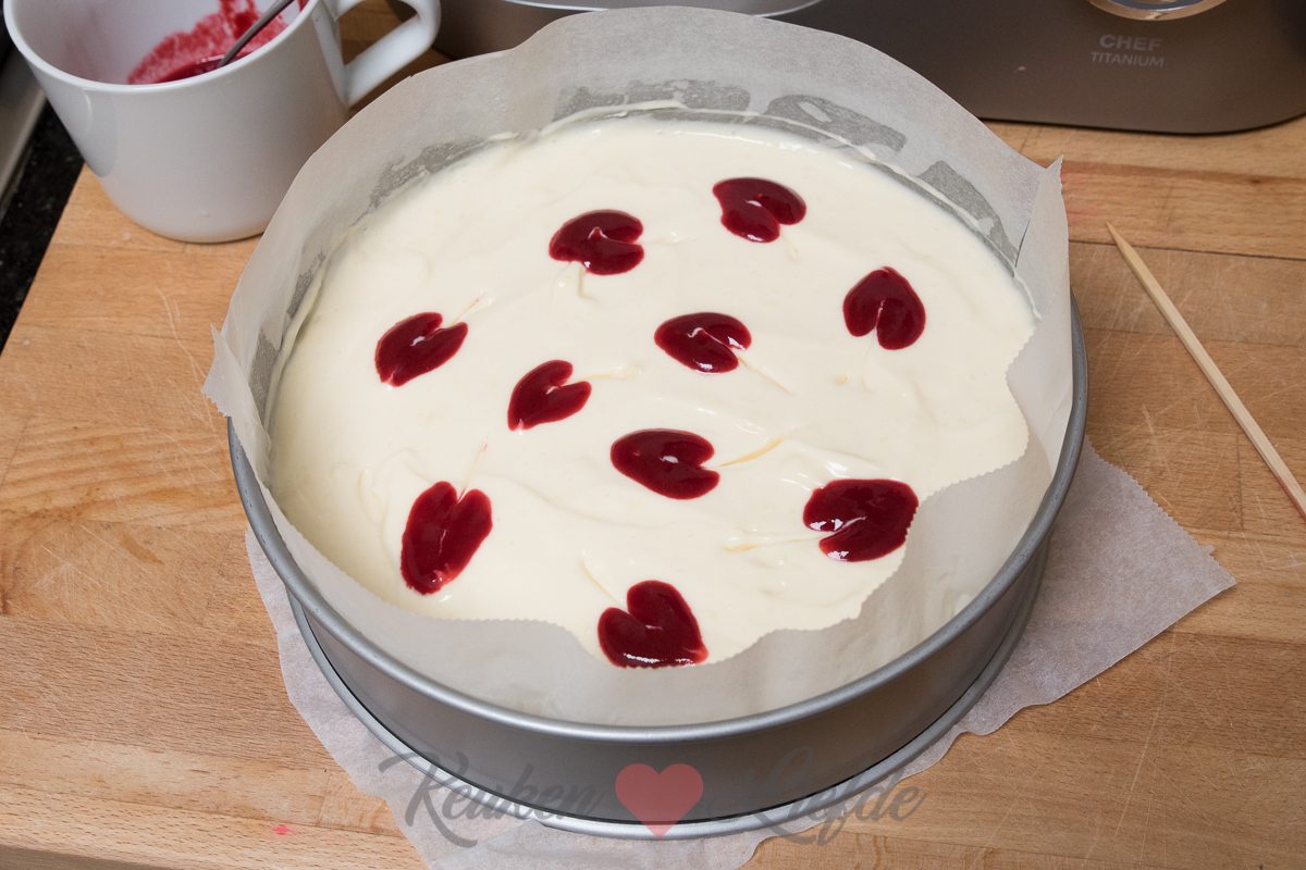 Cheesecake-brownietaart met frambozen swirl