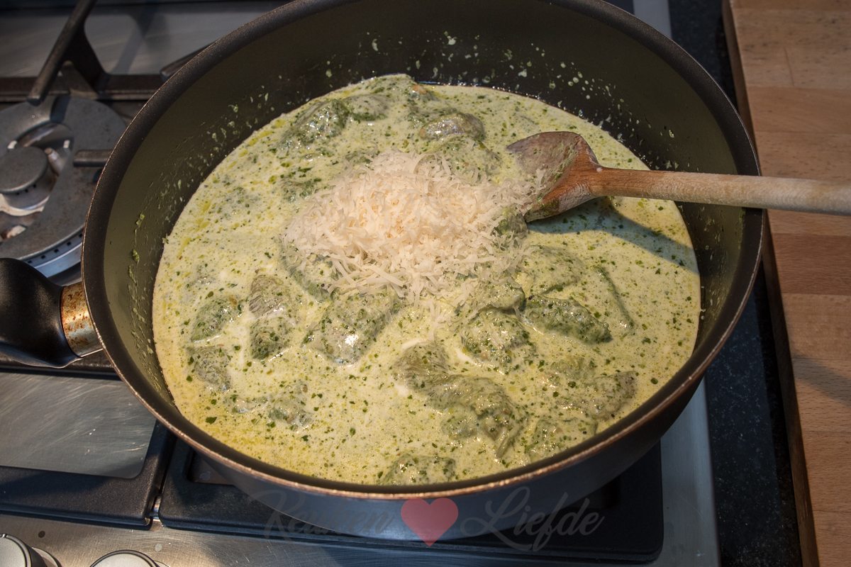 Pasta pesto met kip en groene asperges