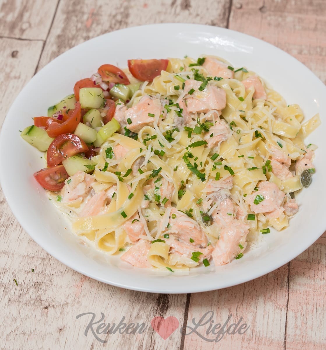 Tagliatelle met zalm en romige witte-wijnsaus