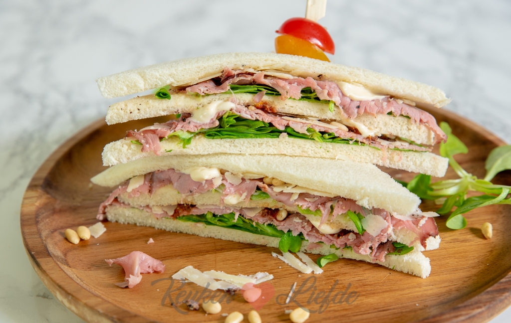 Sandwich met rosbief en truffelmayonaise