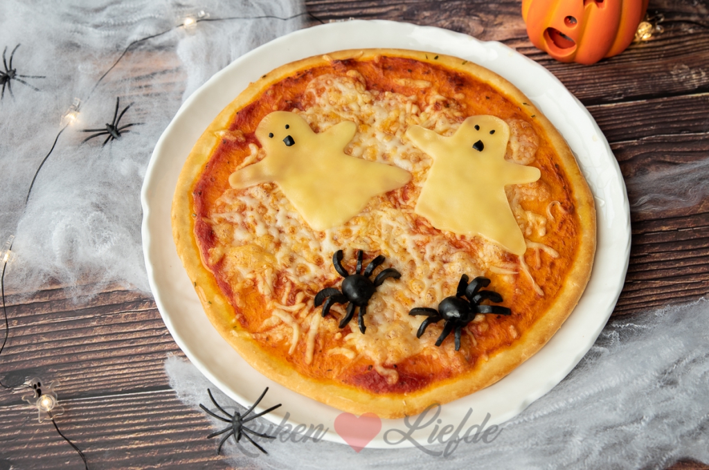 Halloween pizza