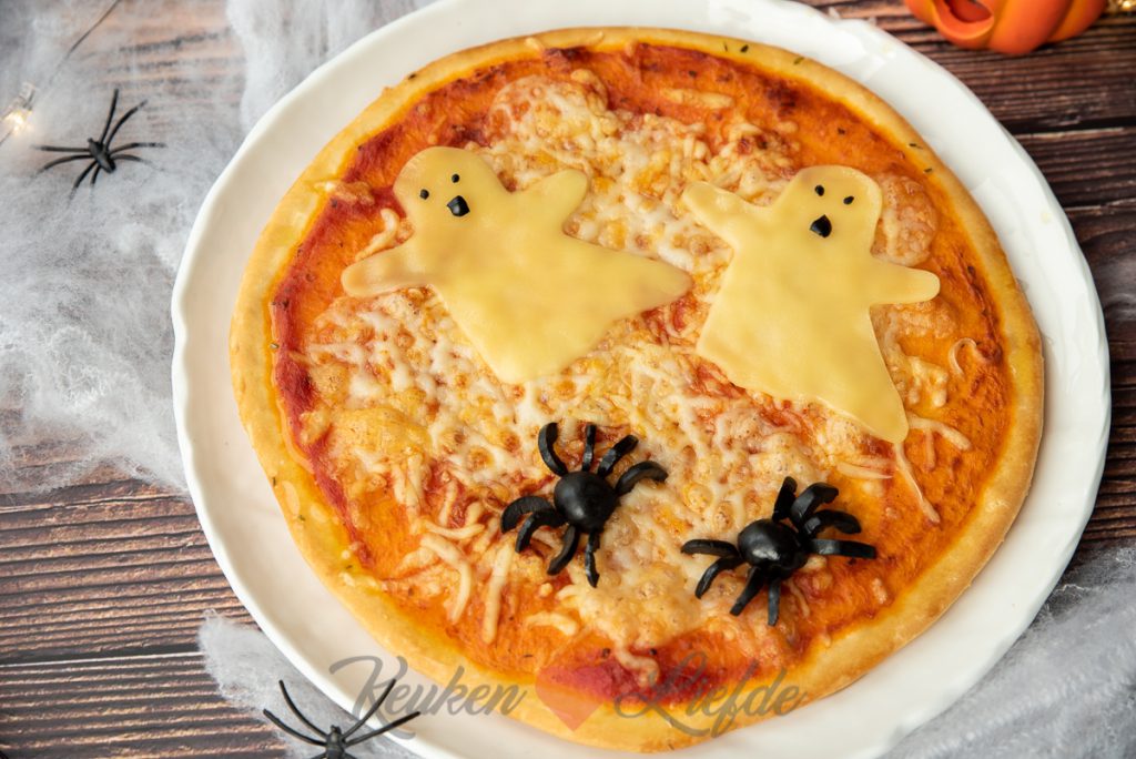 Halloween pizza