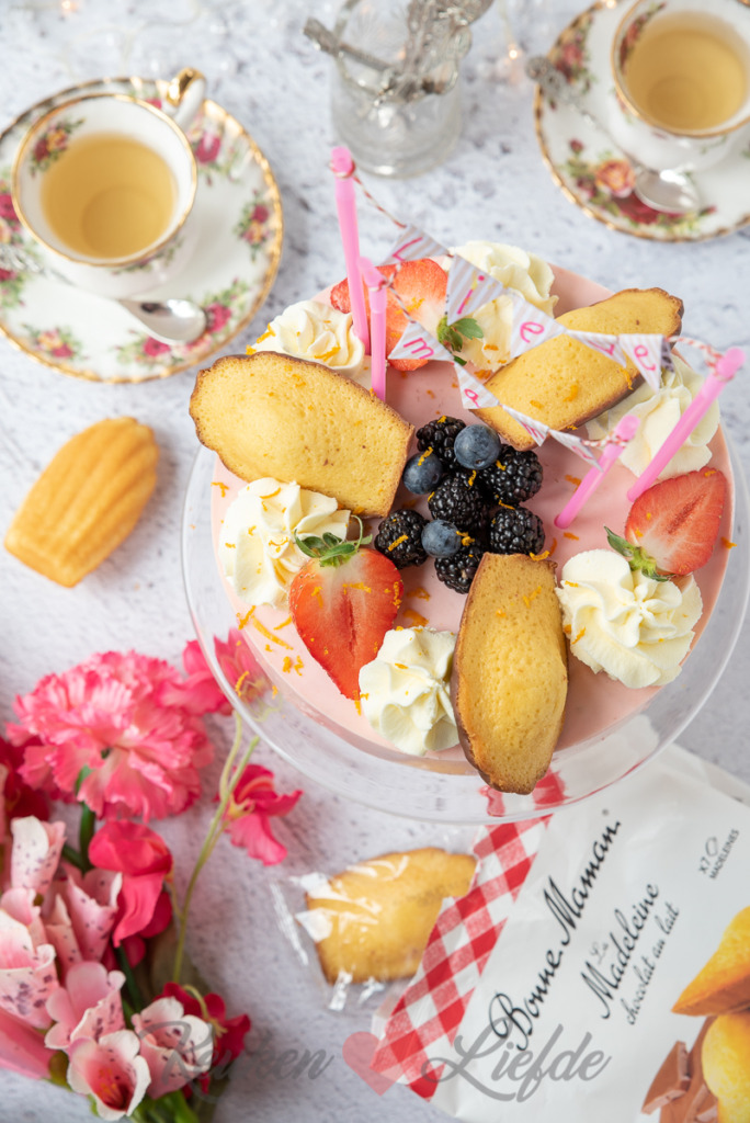 Aardbeienkwarktaart met madeleines (+ tips en ideeën voor Moederdag!)