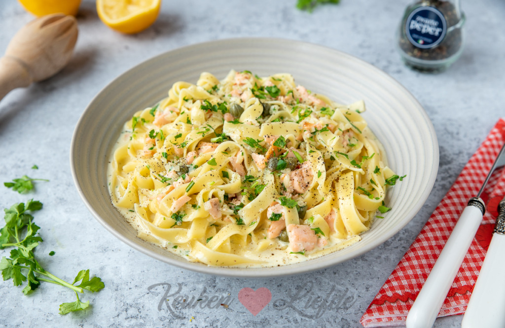 Tagliatelle met roomsaus en gerookte zalm