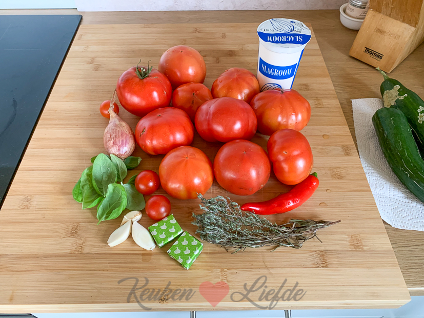 Verse tomatensoep met gehaktballetjes