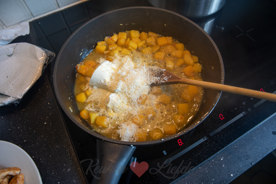 Romige pasta met kip en pompoen