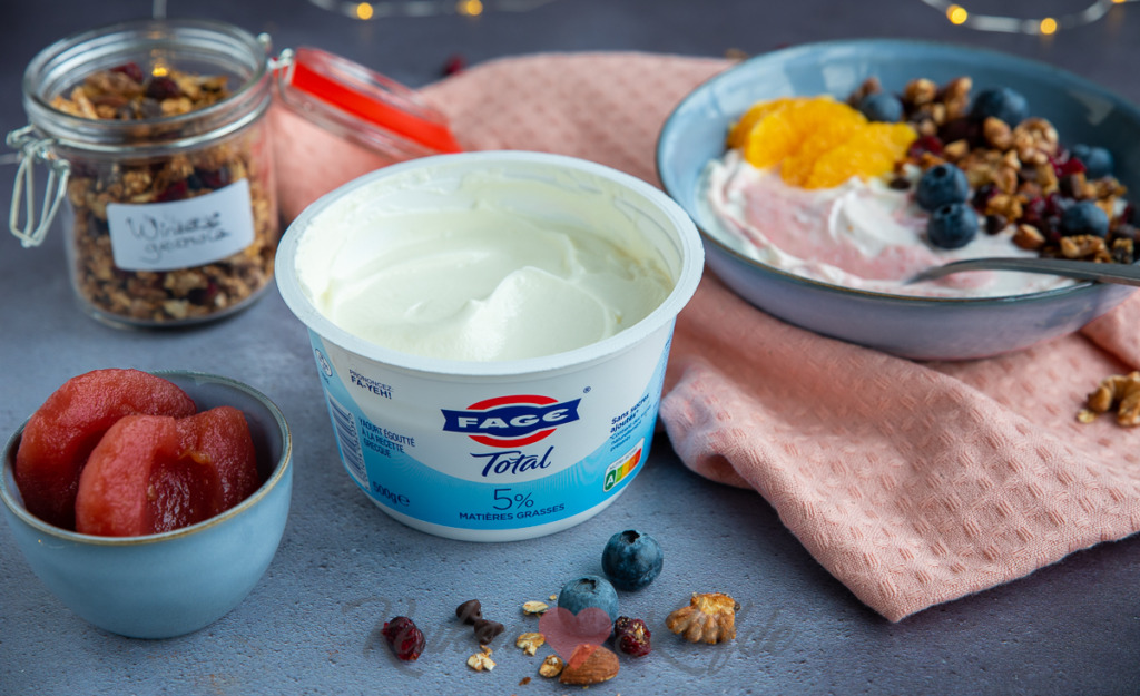 Griekse yoghurt met stoofpeer en winterse granola