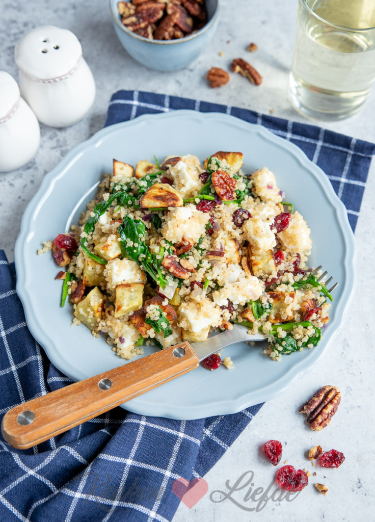 Salade met quinoa, zoete aardappel en spinazie (365 dagen koken met de seizoenen mee)