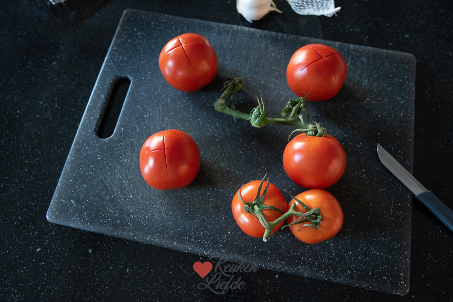 Vis cuisine met tomaat en mozzarella
