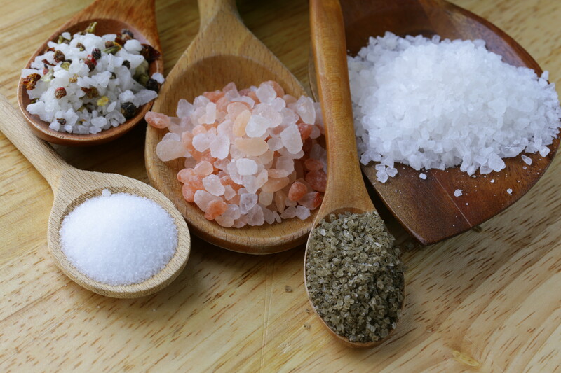 Hoeveel zout per dag mag je? En bestaat er gezond zout?