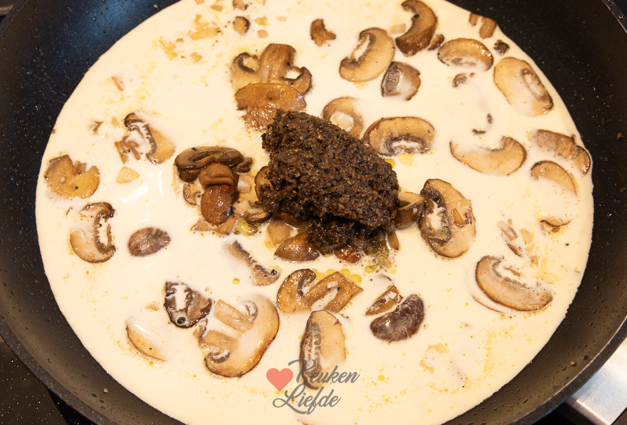 Pasta met truffel, champignons en kip